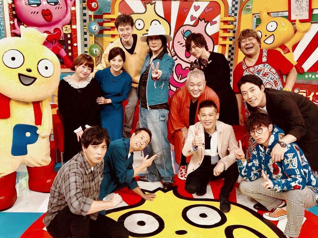 井上聡のインスタグラム：「先日の火曜サプライズ後にみんなで記念撮影。よいお写真だな。 ウエンツ向こうでもがんばるんだよー。  #火曜サプライズ #この後この場で軽い打ち上げ #にんにくんも10年やってんだね #また呼んでもらいたいね」