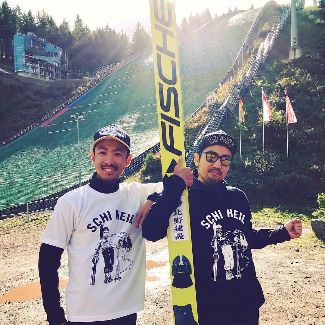 渡部暁斗さんのインスタグラム写真 - (渡部暁斗Instagram)「‪長野県スキー連盟 x #hungerknockoriginals “Schi Heil” Tシャツ👕 気になる方は長野県スキー連盟の公式オンラインショップへ。#nagano #ski #schiheil #tshirt」9月27日 1時58分 - wtbakt