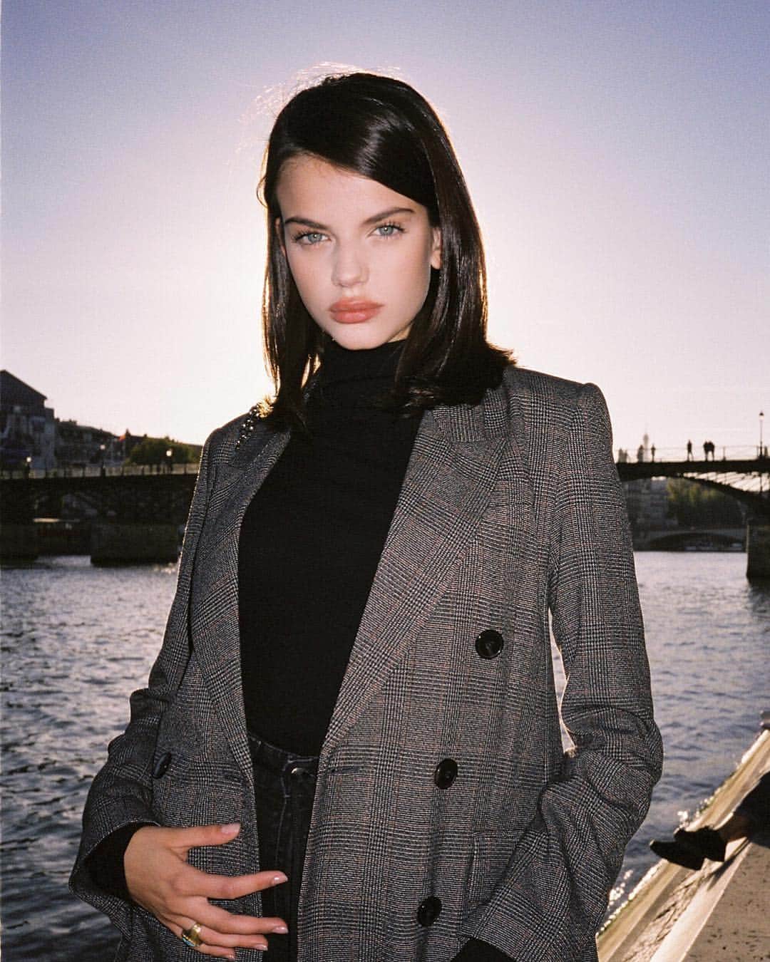 ソニア・ベン・アンマーのインスタグラム：「City of baguettes by @livincool」