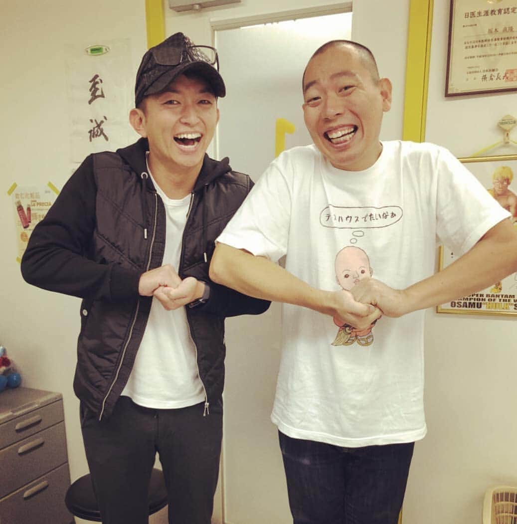 松本康太さんのインスタグラム写真 - (松本康太Instagram)「イケメンの坂本先生の所で年に一回の定期検診♪胃カメラ♪僕は嘔吐反射が強いのですが、ここの坂本クリニックさんは、5mmの胃カメラで尚且つ全身麻酔で気絶状態でやってくれるので、めちゃくちゃ楽なのです＼(^o^)／！待合室で偶然にTOYOTAでレーサーをされてる平出晃平さんとも出会いました♪  #坂本クリニック #イケメン #坂本先生 #西八王子 #胃カメラ #しんどくない胃カメラ #健康チェック #胃 #異常なし #レギュラー松本 #あるある探検隊 #病院 #TOYOTA #レーサー #平手晃平 選手」9月27日 15時06分 - aruarutankentai.matsumoto