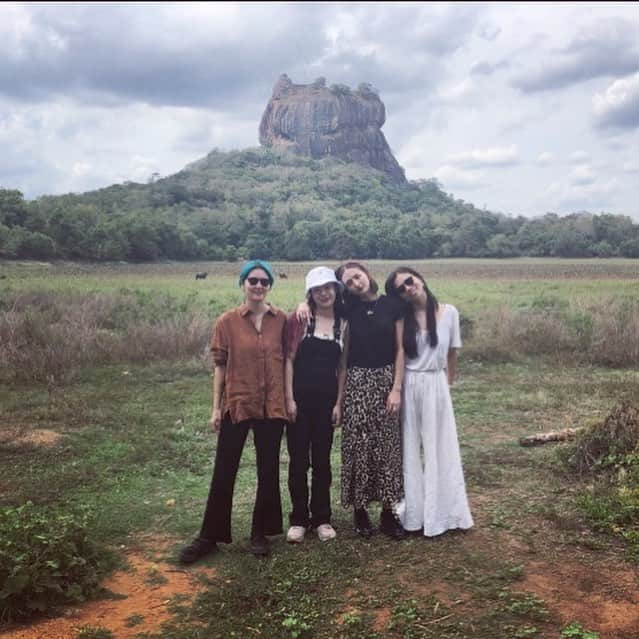 松居瑠里さんのインスタグラム写真 - (松居瑠里Instagram)「スリランカ🇱🇰スリランカカレー大好きになったしジェフリーバワのホテル素敵だったし像にも乗れて毎日がアニマルパニックで大自然の中ゆっくり最高の夏休み〜♬✌️から帰ってきました〜🧖‍♀️」9月27日 10時43分 - rurimatsui