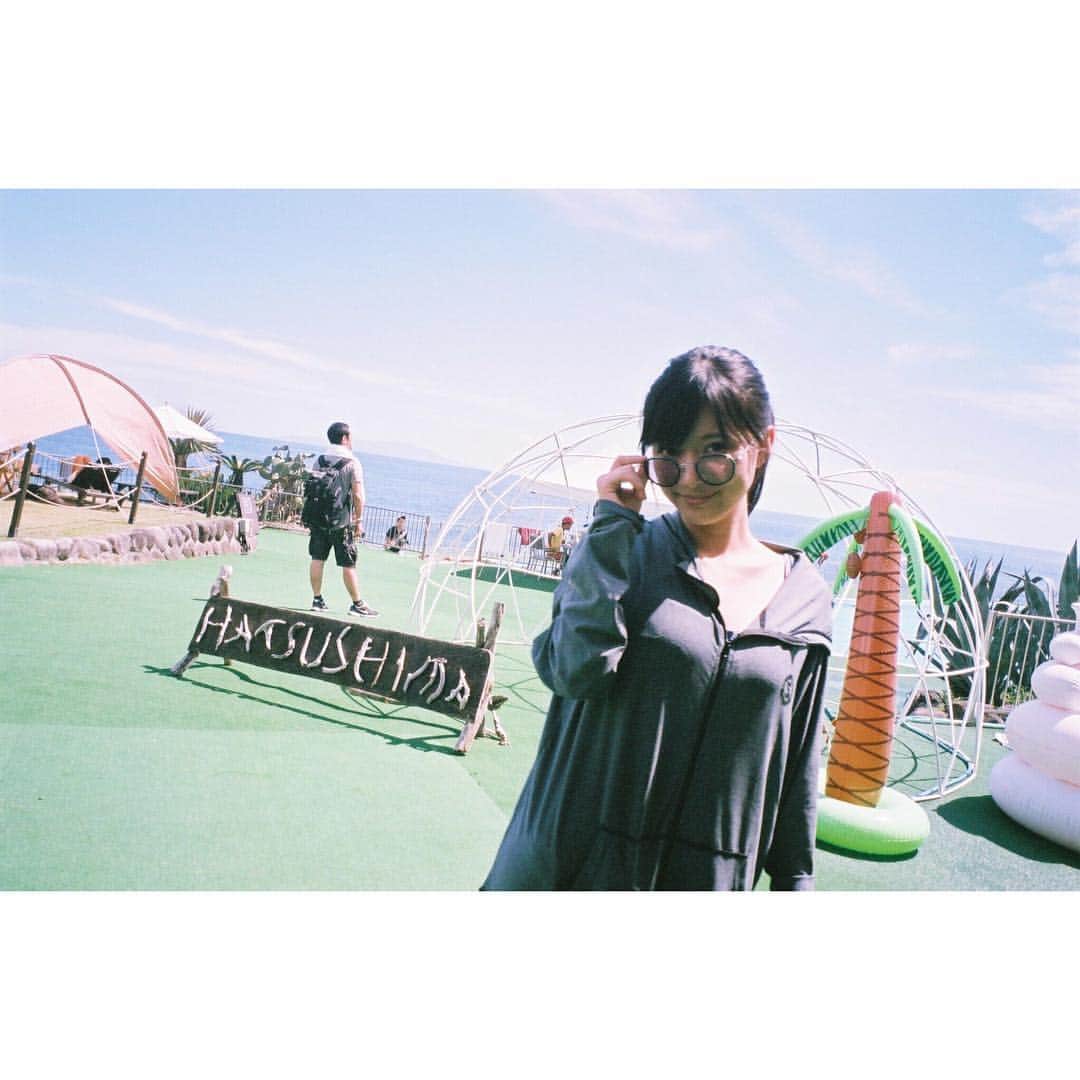 芳根京子さんのインスタグラム写真 - (芳根京子Instagram)「今年の1番夏らしい思い出と言っても 過言ではない！  初島に初上陸いたしました。  さぁ、問題です。 誰と一緒でしょうか☺︎❤︎ #film  #初島 #だいすきなあのお方と！」9月27日 12時43分 - yoshinekyoko