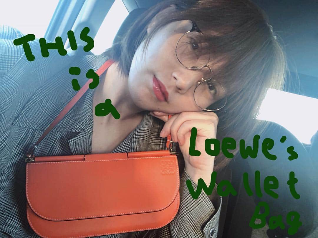 本田翼さんのインスタグラム写真 - (本田翼Instagram)「✈️ はい、Parisなうです。 このloeweのお財布bagが魅力的すぎて エッフェル塔ですらかすむ。 #loewe#paris #さすがに誇張しすぎだね」9月27日 13時07分 - tsubasa_0627official