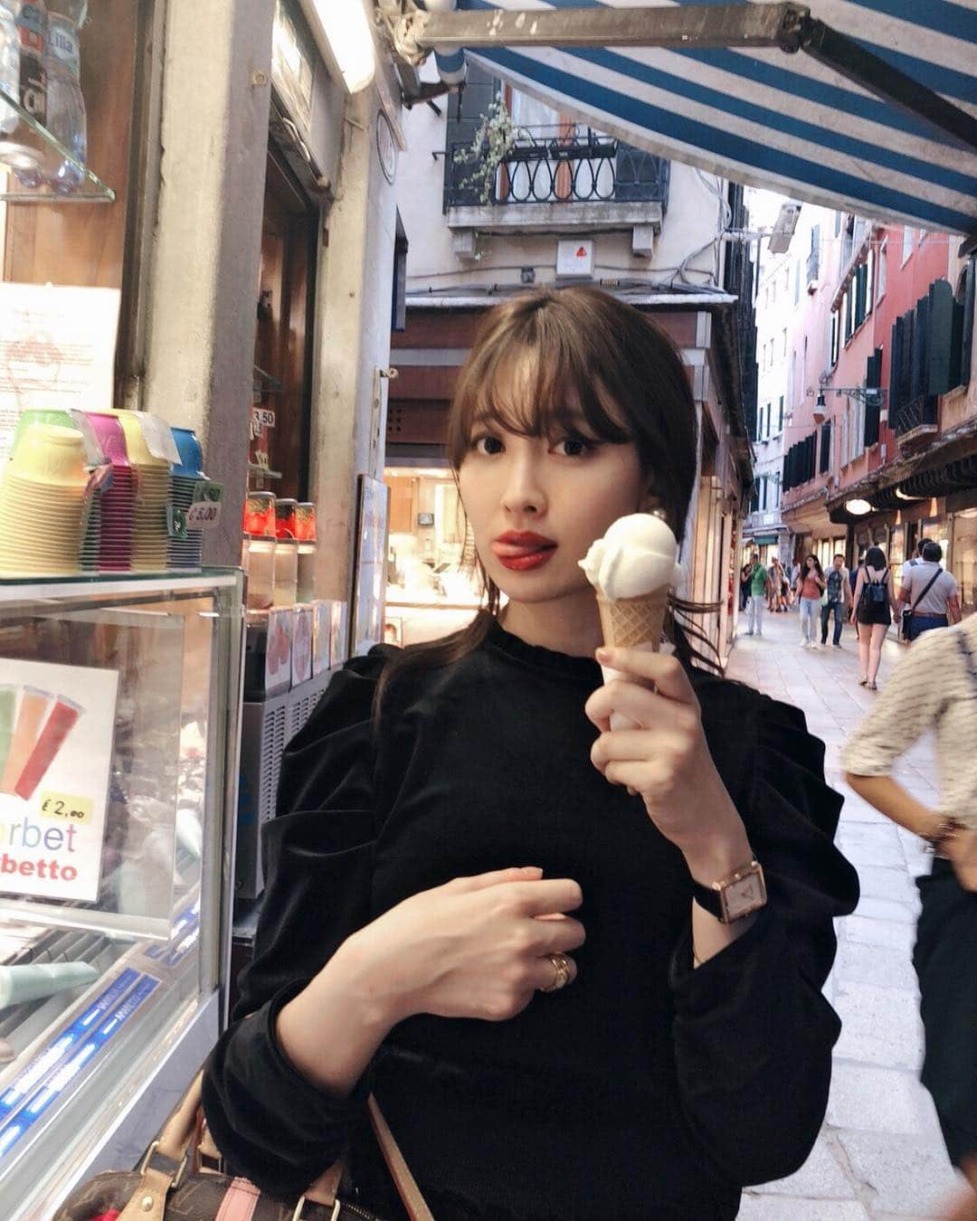 小嶋陽菜さんのインスタグラム写真 - (小嶋陽菜Instagram)「ジェラートすき♡🍨🍋 #こじたび #venezia」9月27日 22時48分 - nyanchan22