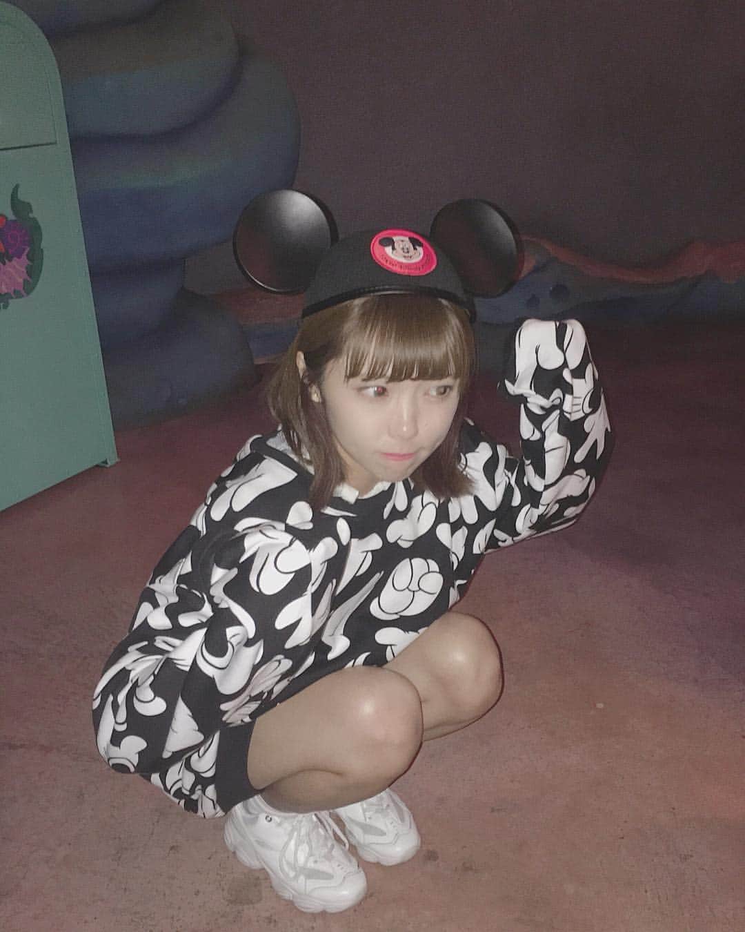 福山梨乃さんのインスタグラム写真 - (福山梨乃Instagram)「この服はH&Mのメンズのトレーナー！XLをワンピースにして着たよ〜でもこの日寒すぎた！、もうホッカイロ必要なレベルで寒い、、、 . #アキシブproject#アキシブ#akishibu#akishibuproject#idol#アイドル#japan#mickey#earhat#mickeymouse#tokyodisneysea#tdl#tokyodisneyresort#ootd#ディズニーシー#ミッキー#ミッキーイヤーハット#イヤーハット#ディズニーコーデ#ミッキーコーデ#disneybound#marmaidlagoon#マーメイドラグーン#hmman#hmdisney#トレーナー#萌え袖」9月27日 22時45分 - rinomaru_