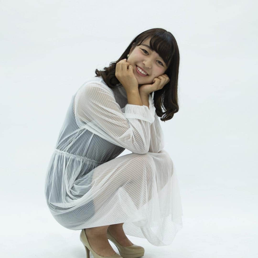 石橋美季のインスタグラム：「先日運営の方に撮ってもらった写真です♡ こんなスタジオで撮ってもらえて嬉しい、、楽しかったです😆少しずつ載せて行きたいと思います！  今日も投票お願いします！！！！🙇🏻‍♂️️❣️ #千葉大#ミスコン」