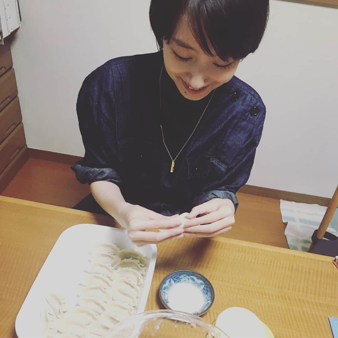 波瑠さんのインスタグラム写真 - (波瑠Instagram)「家族餃子。 たのしくおいしく。」9月27日 23時11分 - 06_haru_17