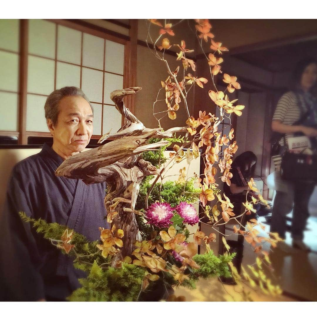 日本テレビ「高嶺の花」さんのインスタグラム写真 - (日本テレビ「高嶺の花」Instagram)「市松役 #小日向文世 さんは龍一(#千葉雄大)との密談シーンでのオールアップ！  この物語は市松が全て引き起こしたと言っても過言ではありません！笑  難しいセリフを一語一句完璧に覚えて撮影に臨まれ、ドラマを引き締めていただき、ありがとうございました！  #石原さとみ #芳根京子 #戸田菜穂 #升毅」9月27日 15時21分 - takanehana_ntv