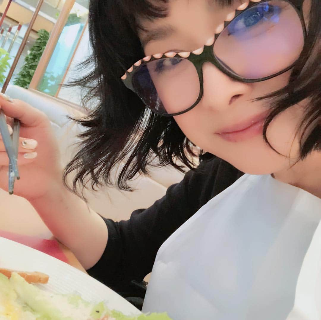 国生さゆりさんのインスタグラム写真 - (国生さゆりInstagram)「しっかり食べて、明日からに備えよう🙋‍♀️✨✨#ロメインレタス #カレーうどん #国生さゆり」9月27日 18時15分 - sayurikokusho