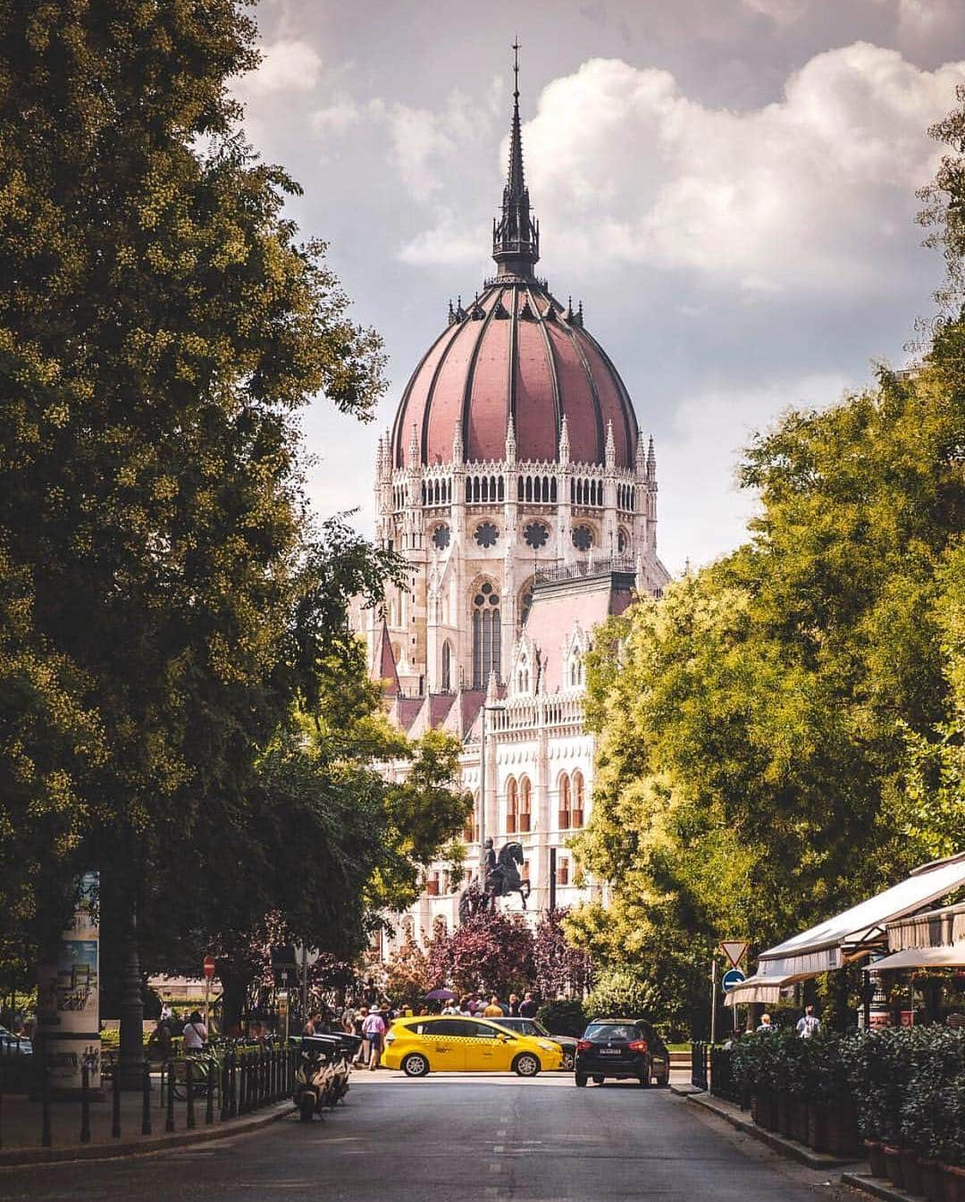 ヴィクトリア・ヴァルガさんのインスタグラム写真 - (ヴィクトリア・ヴァルガInstagram)「Can anyone guess what this building is? I love the shape of the roof!😍✨ . . #vikyvarga #budapestravel @budapestravel #landscape #lamdscapephotography #streetstyle #budapest #cityview #budapestagram #streetphotography #fashionmodel #denim #ig_hungary #magyarinsta #hungariangirl #instagrammers #instalove #like #underwearmodel #instagood  #follow #photography #style #styleblogger #igaddict #photooftheday #photography」9月27日 19時14分 - vikyvarga