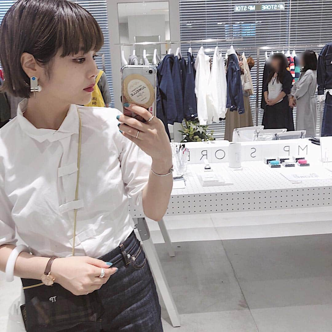 安中芙美さんのインスタグラム写真 - (安中芙美Instagram)「ㅤㅤㅤㅤㅤㅤㅤㅤㅤㅤㅤㅤㅤ 今日ルクアにオープンした MP STOREでshopping ❤︎❤︎ ㅤㅤㅤㅤㅤㅤㅤㅤㅤㅤㅤㅤㅤ お店もとってもオシャレで可愛かったーっ☺︎🚩 ㅤㅤㅤㅤㅤㅤㅤㅤㅤㅤㅤㅤㅤ 折りたたみ傘とか、 豪華な景品が当たるガチャイベントもしてて、 わたしはハズレのハイチュウもらったよ💓 でもデザインが可愛くて食べれない😢💋 ㅤㅤㅤㅤㅤㅤㅤㅤㅤㅤㅤㅤㅤ #mpstore #mackintoshphilosophy #mackintosh #エムピーストア #マッキントッシュフィロソフィー #マッキントッシュ #lifestyle #coodinate #totebag  #トートバッグ #ガチャガチャ  #スーパーボール #ハイチュウ #pr #ルクア」9月27日 19時24分 - fumitwinsworld