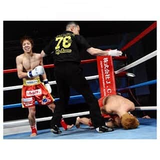 宮城大樹さんのインスタグラム写真 - (宮城大樹Instagram)「Dykiの13戦目 . . Dyki vs KENJI 1RKO負け . 初のタイトルマッチ、初のKO負け . いつもここぞというときにダメな自分 . 3戦目のRISING ROOKIES CUP決勝のときも . 今回RISEバンタム級第3代王者決定戦 決勝もコケてしまう。 . タイトルの重さを知りました。 . まだまだ未熟な自分を痛感しました。 . この年の忘年会で会長から3時間の説教を頂きました。 . . . #RISE #TARGETSHIBUYA #キックボクシング #キックでキレイなカラダをてにいれる」9月27日 20時44分 - dykinman