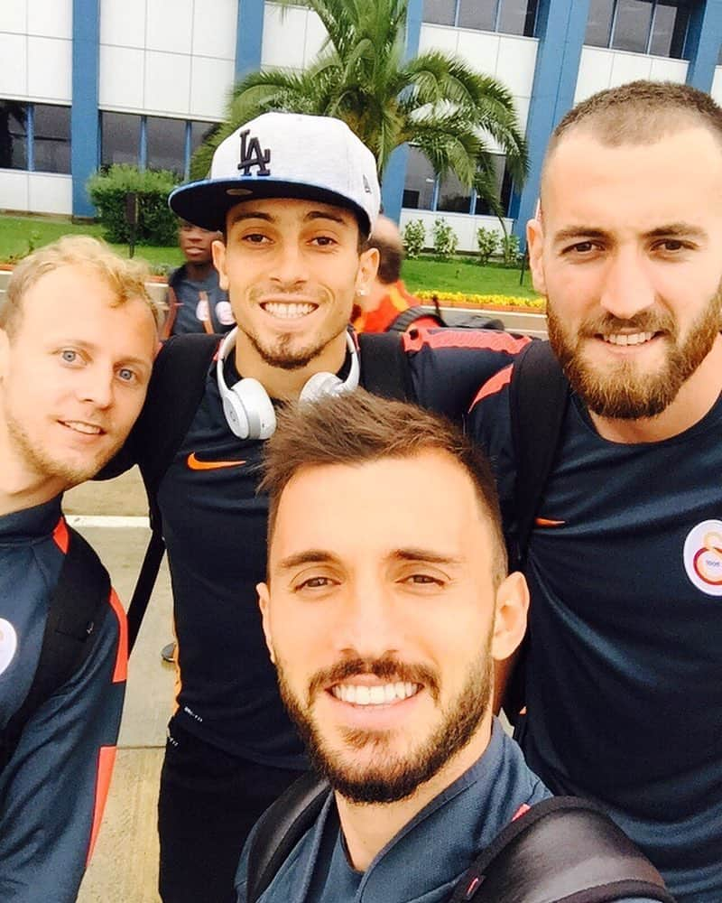 エライ・イシュジャンのインスタグラム：「Gardaşlar @colakemre52 @semihkaya_263 @alextelles13」