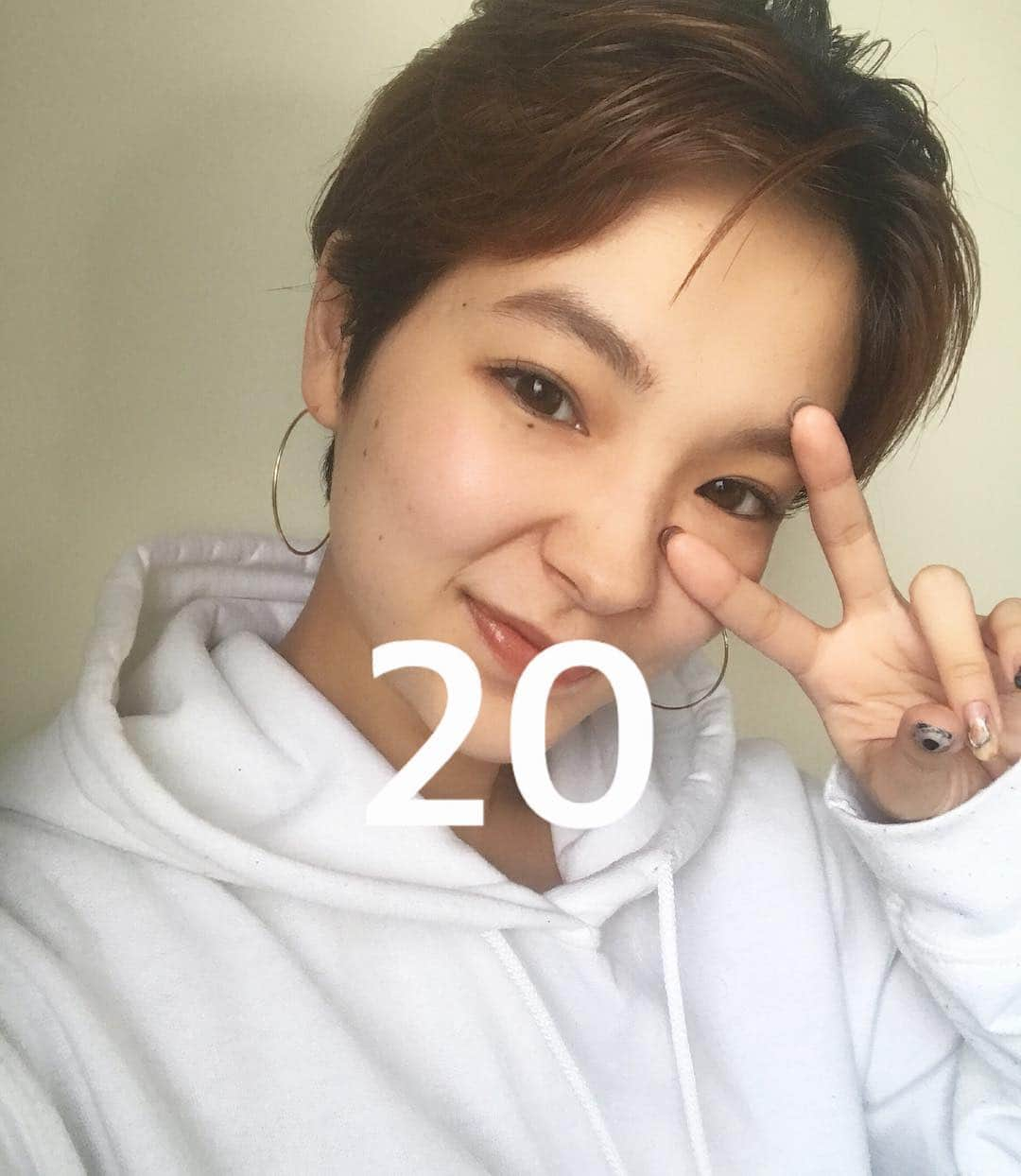 清水せれなさんのインスタグラム写真 - (清水せれなInstagram)「やーっと2️⃣0️⃣歳になりました！  濃すぎる10代でした。  素敵な女性、母になれるように頑張ります！ これからも宜しくお願いします✌️ #0927」9月27日 21時02分 - serena0927_