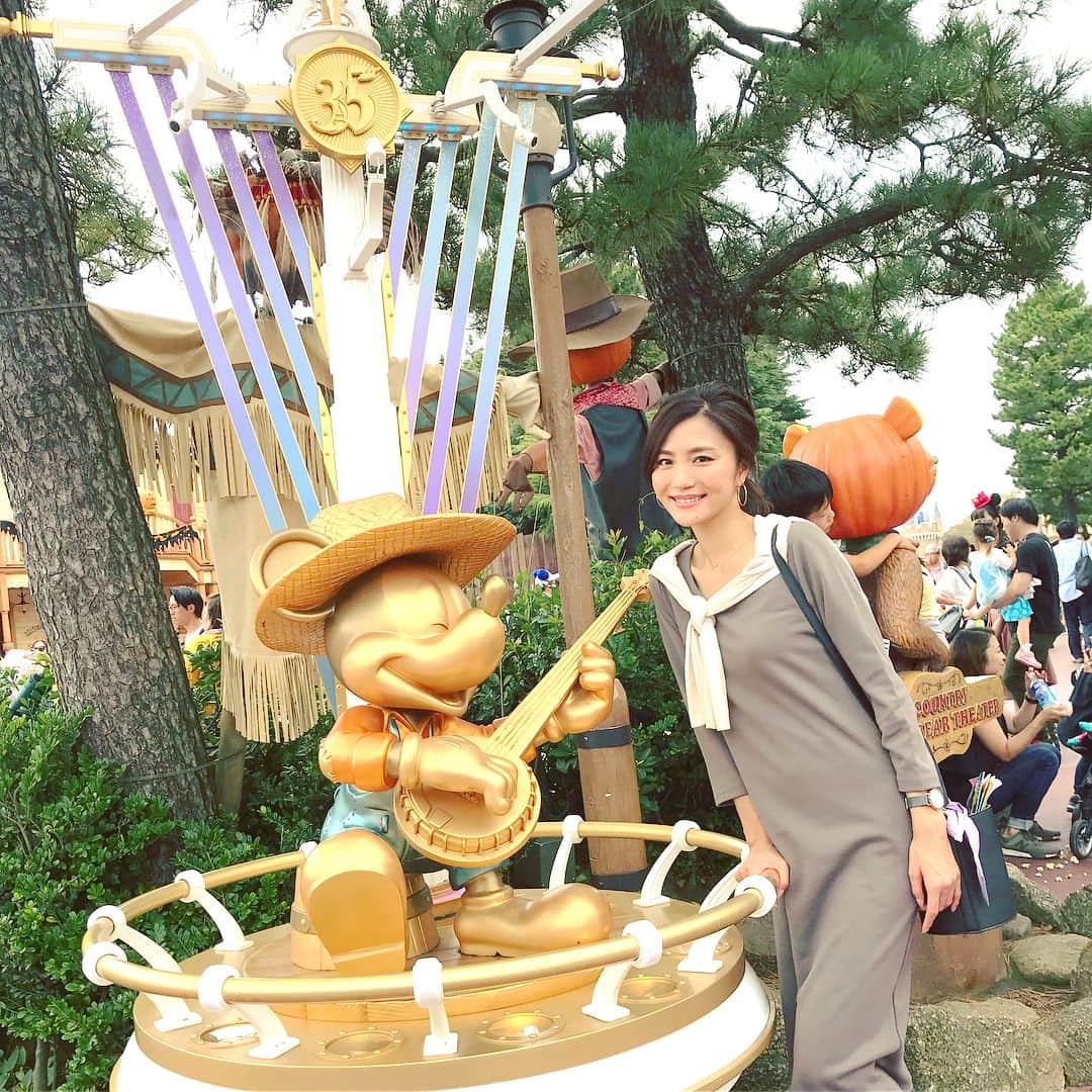 のインスタグラム：「9/24＊ Disneyland行ってきました✨ 35周年可愛かった😊 #desneyland #tokyodisneyland #35anniversary #東京ディズニーランド #ディズニーランド #プライベート #お出かけ #久しぶりのランド #可愛いかった #夢の国」