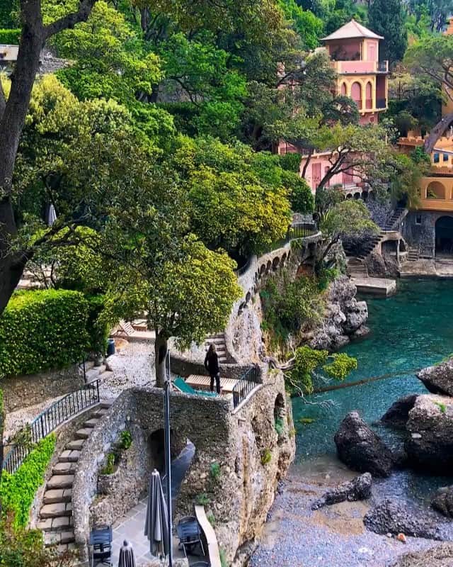 Interior123.com のインスタグラム：「Let’s go to Portofino! 💯🔝😍 @algisskara 📸 @sennarelax Follow @decor」
