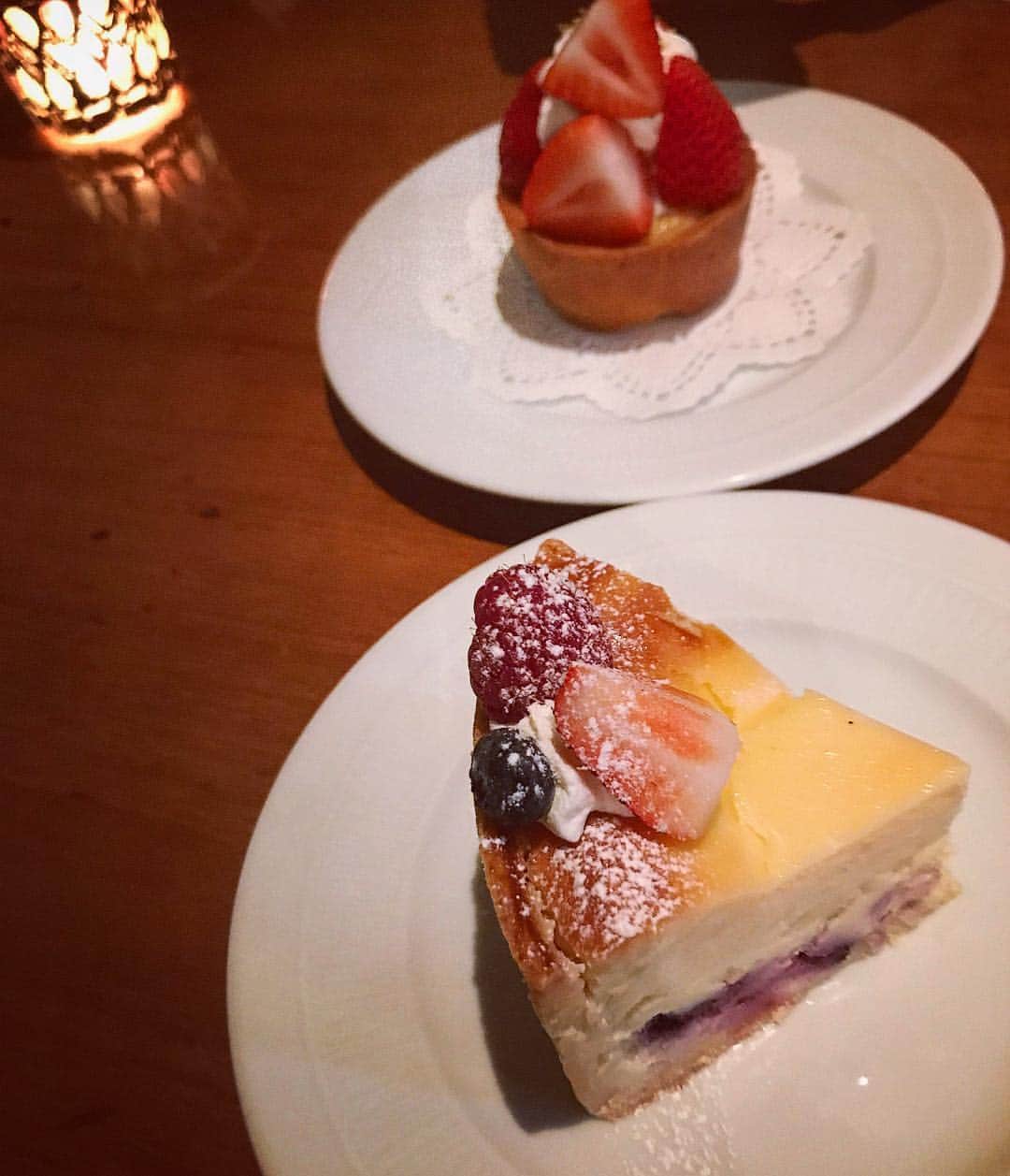 真優川咲さんのインスタグラム写真 - (真優川咲Instagram)「#👯‍♀️#☕️#🍰#🗣 ✨ . LOVE Mii〜❤️ 久しぶりに #デート したよ😘 ここの #カフェ の #シナモン たっぷり♡♡ #アイスカプチーノ が大好き過ぎて よく行くのだけど ♪ #近状報告 が渋滞し過ぎてて.. 🚙🏎🚑 気づけば閉店まで #マシンガントーク してた🤭💞 しかもかなり内容濃いヤツね..🤫🤣💘 ☕︎ 次はあまり溜め込まないウチにまた 会おね😽💋 #LOVE #café #バーレスク #みーちゃん♡ #ダンスの時と普段のギャップ #たまらなく可愛いよ 👯‍♀️🤫☕︎ #そろそろmiiのshow見に行きたい 🎪 #誰か行こう〜 #連れてって 💋🥂」9月28日 1時10分 - saki_411