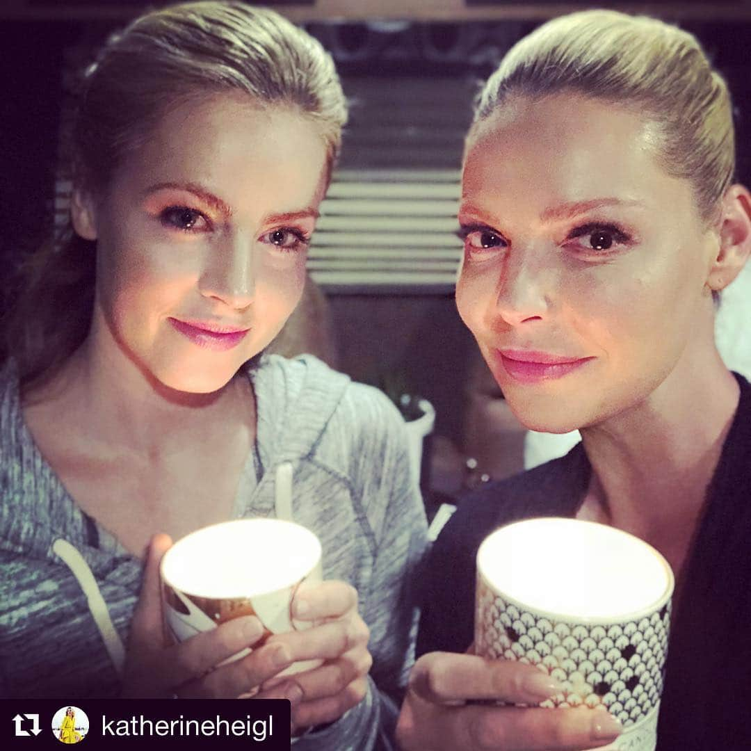 アマンダ・シュルさんのインスタグラム写真 - (アマンダ・シュルInstagram)「My incredible costar @katherineheigl and I lit candles in support of #remembermethursday to honor homeless pets and those still waiting for their forever homes.  Please consider opening your heart and home to a new best friend. #helenwoodwardanimalcenter  #Repost @katherineheigl ・・・ My beautiful, talented and fellow animal advocate co-star @amandaschull has joined me today to light a candle for love, hope and compassion. Today is #RememberMeThursday the one day, every September that we remember the gift our rescue pets have brought to our lives and we to theirs. The day we remember all those innocent and voiceless animals who never received such gifts and who died. Alone. In the back room of a shelter. We’re lighting candles all over the world today to honor those we’ve lost, those we’ve found and those still waiting for someone to rescue them from fear, abandonment and senseless death. Together we can shed light, be the light, remember the light. Let’s never forget the pure joy, unconditional love, loyalty and empathy our beloved pets have brought to our lives. Let’s never forget that that is their purpose. Let’s never forget those who never get to fulfill that purpose. On this day last year I held my beautiful Gracie in my arms. After brain surgery, months of recovery, radiation, medication and hope we were able to extend her life for almost a year. Last month I had to say goodbye. It was worth it. To love her and be loved by her. Today I hold Sergeant. Rescued from a Uhaul truck abandoned on the side of the road filled with 164 of his brothers and sisters. They had no water. No food. No air. Today he is healthy, well and brings me an abundance of comfort and love that has helped to fill the broken heart Gracie left behind. They’re like that, companion animals, selfless in their love. I am forever grateful for how they have enriched my life and will do whatever I can to be their protectors, their advocates. For that is what we have been called to do for all the voiceless and innocent in our world. Please. Light a candle with me today.  #helenwoodwardanimalcenter」9月28日 1時21分 - amandaschull