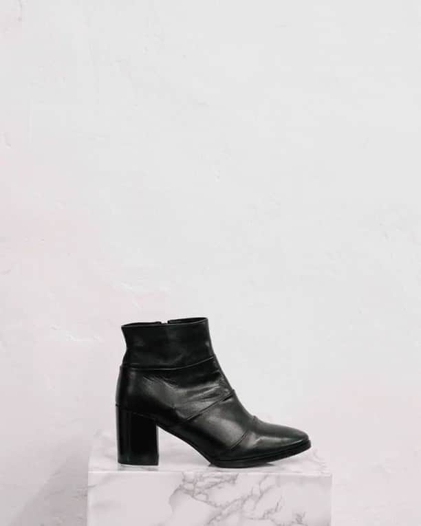 オーク ニューヨークのインスタグラム：「$180 women’s leather boots. Enough said. 🛍👢🛍」
