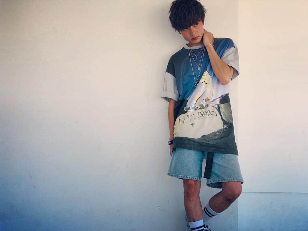 大橋岬さんのインスタグラム写真 - (大橋岬Instagram)「HP撮影での一枚。  全身#photography  #サロモ  #サロンモデル  #サロン撮影  #メンズ  #メンズヘア  #ワックス  #ヘアカラー  #ヘアアレンジ  #ヘアカタログ  #ヘアカタ  #ヘアスタイル  #メンズファッション  #ストリートファッション  #supreme  #chromehearts  #hairstyle  #マッシュ #アッシュ  #被写体  #美容師  #instalike  #instagood  #streetfashion  #followme  #大橋岬  #モデル #俳優 #声優」9月28日 18時43分 - misaki_ohashi_
