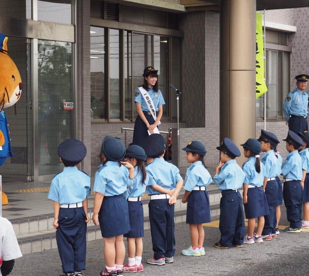 北向珠夕さんのインスタグラム写真 - (北向珠夕Instagram)「先日、滋賀県守山市で 1日警察署長をして来ました‼︎🚓 ・ 守山市で警察署長をやらせていただくのは2回目でしたが、今回はミニポリスとして、 幼稚園の子供達も一緒に秋の交通安全週間の出動式に参加していました☺️ 雨の中、頑張って敬礼をする子供達の姿が可愛かったです☺️ ・ 私はその後、警察署の方々と一緒に守山市内で啓発活動をさせていただきました！ ・ ・ 今回は初めての時より、緊張せず積極的に活動に取り組めたと思います‼︎💪 守山警察署の皆さん、ありがとうございました‼︎ ・ 皆さん交通事故等には気をつけてくださいね‼︎👍🚓」9月28日 13時09分 - kitamuki_miyu
