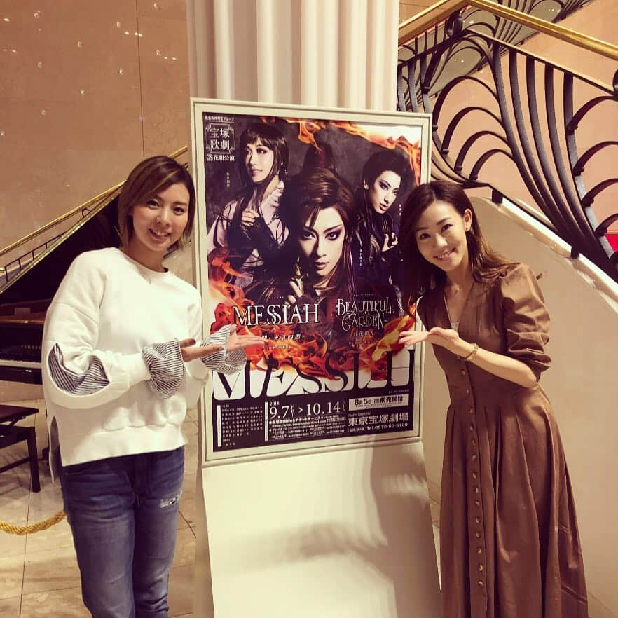 矢吹世奈さんのインスタグラム写真 - (矢吹世奈Instagram)「・ 先日、菜那さんと花組公演観に行ってきました✨ ・ そして今日は菜那さんのお誕生日🎂❤️ おめでとうございます🎉✨ #菜那くらら さん#お誕生日#宝塚#観劇#花組#明日海りお さん」9月28日 14時17分 - sena_yabuki