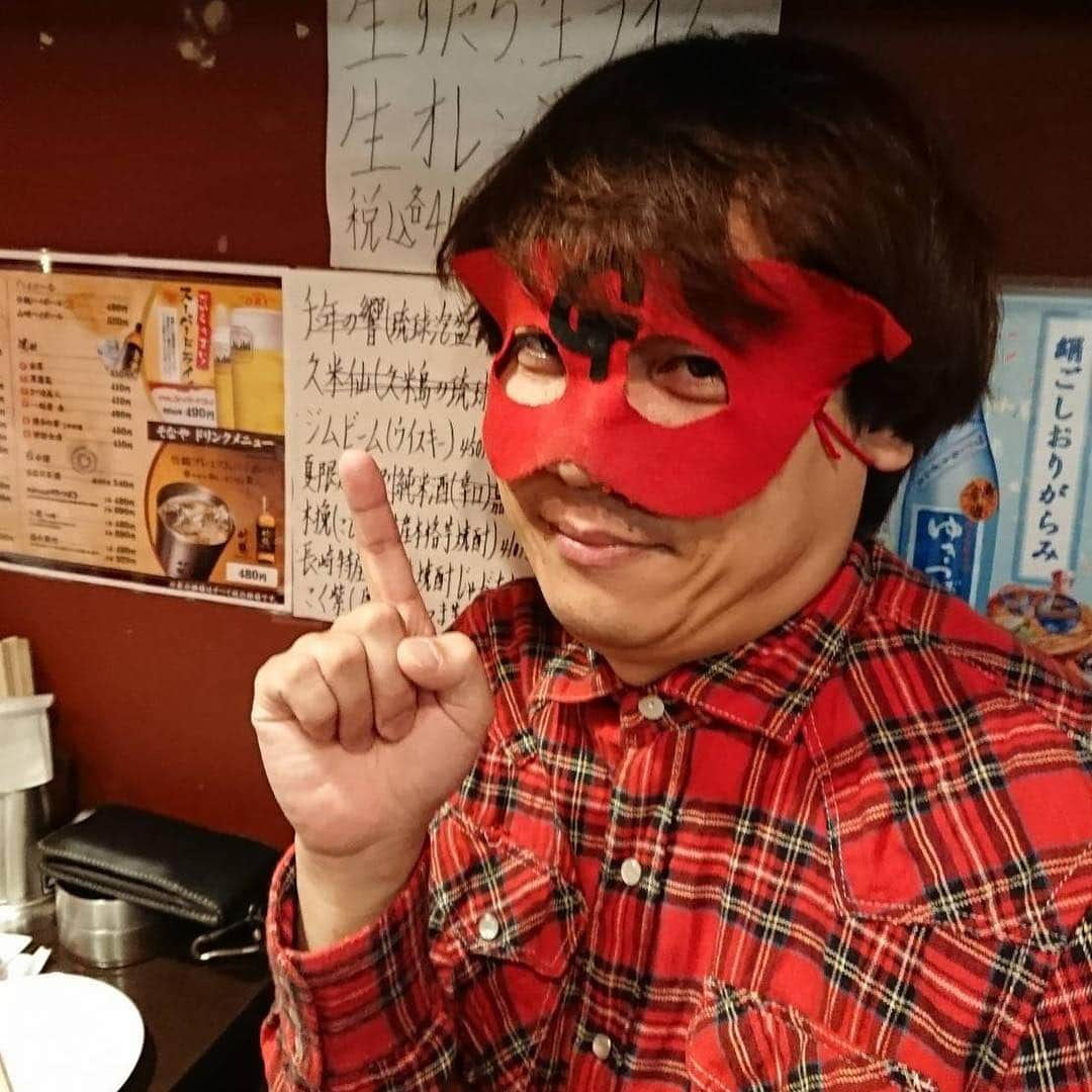 白井鉄也さんのインスタグラム写真 - (白井鉄也Instagram)「開運太郎だよ！  ラッキーアイテムは、すし服だよ！ 飯田さんのマスクめっちゃいいニオイするよ！ お金持ちのダンディな紳士がつける香水みたいなオイニーだたよ！ みんな嗅いでみ！ 開運臭だよ！  @sushifuku2018  #開運 #Betterfortune #fortune #ゲッターズ飯田 さん #占い #Fortunetelling #すし服 #すし #sushi #ベビー #baby #me #tbt #cute #love #instlike #instgood」9月28日 20時20分 - shiraichimon