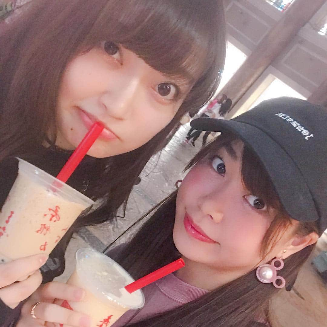 ?のインスタグラム：「chieco お友達のゆうちゃんと タピオカしにきました😘❤️ . . . ゆうちゃんは お洒落なモノとか 美味しいモノとか たくさん知ってるから すごい勉強になるー！🙋‍♀️✨ . .  #春水堂 の #タピオカミルクティー を頂きました😌❤️ . この日は雨だったんだけど 憂鬱な気分も明るくしてくれたタピオカさんだった😘笑笑 . . ご近所さんのお友達って ふらっと散歩に行けちゃうから すごくいいよね！😳🧡🧡 . .  #久々投稿 #久々すぎた #すみません #来月からもっと頑張る #秋楽しみ #もうすぐ10月 #びっくり #タピオカ #女子はタピオカが好き #タピオカより #ミルクティーが好き #なわたし #秋も #元気でいこう #フォローミー💕」