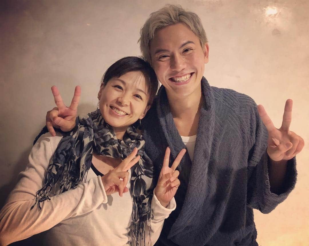 岡田亮輔さんのインスタグラム写真 - (岡田亮輔Instagram)「✨GODSPELL✨9．28✨ 沼尾みゆきさんが観に来て下さいました❗️✨❗️✨ マジで嬉しかったです❗️❗️❗️❗️ 相変わらず素敵なみーちゃんでした（笑） #ゴッドスペル #沼尾みゆき #観に来てくれた #マジで #嬉しかった #素敵な先輩 #グリンダ」9月28日 22時19分 - ryosuke.okada0216