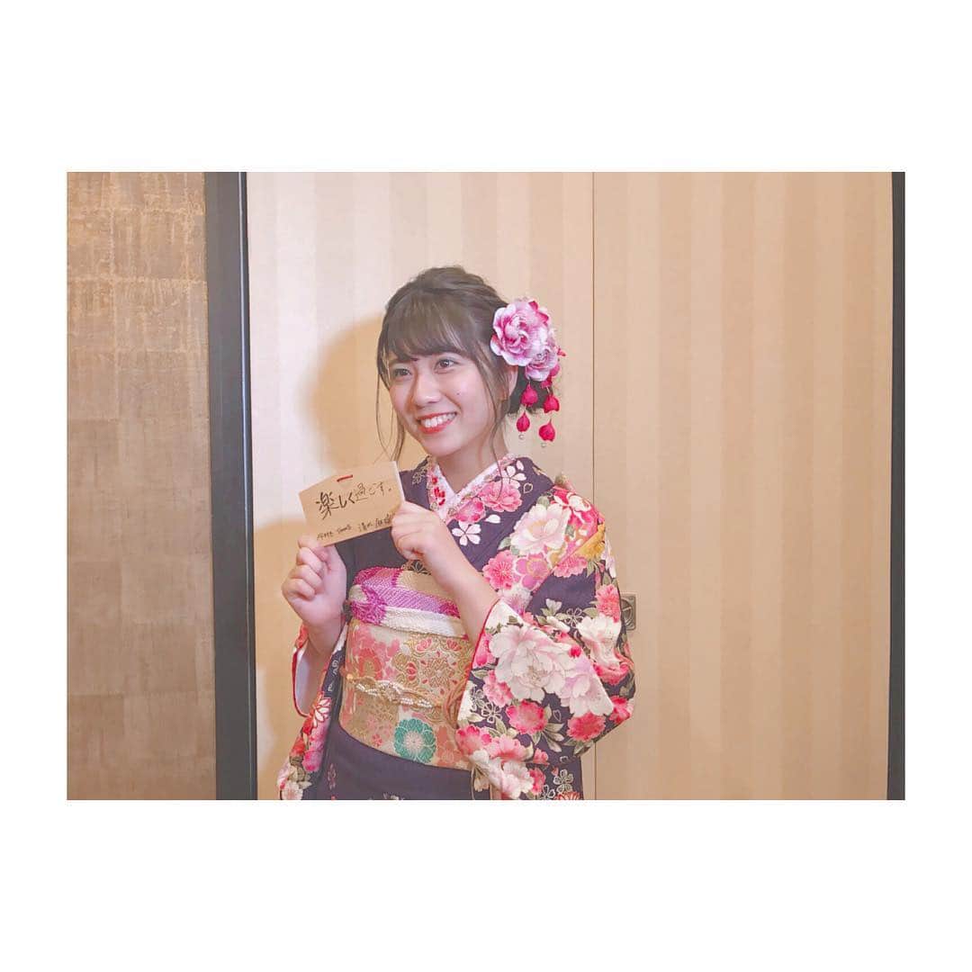清水麻璃亜のインスタグラム：「* はたち。出会いと別れがたくさんな年でした。 素敵な出会いに恵まれたことで 新しい自分に、初めての感情に、出会うことができました！ 成人式の絵馬に書いた「楽しく過ごす」簡単で単純だけど、これ書いてよかった♪ 辛いこと、苦しいこともあったけど そのたびにたくさんの優しさと支えに気付くことができて 笑顔で楽しい毎日を過ごせました☺︎ * たくさんの笑顔と楽しいを見つけたぶん ２１歳は、たくさんの方に笑顔と楽しいを与えられたらなあ！ * ２０歳の私と笑ってくれたみなさん！ ２１歳の私ともたくさん笑いましょう🌟」