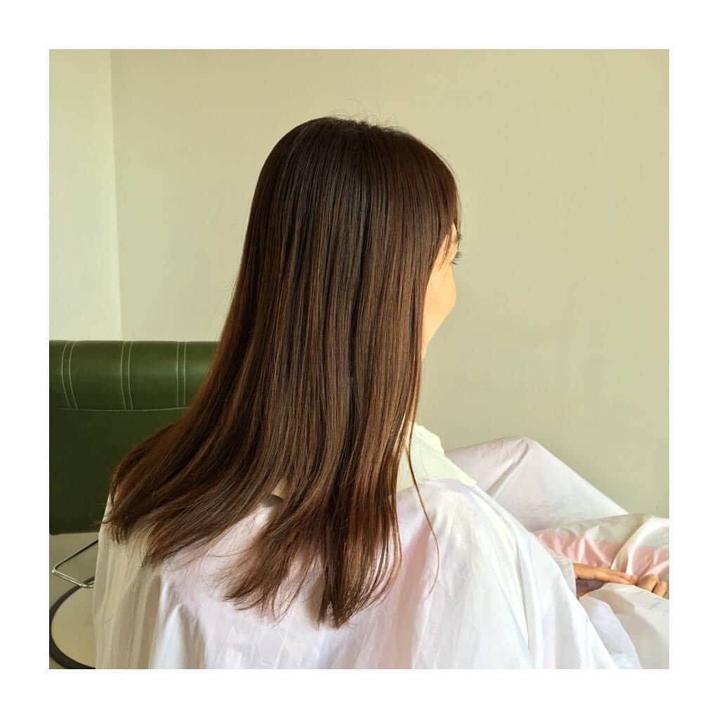 山下智子さんのインスタグラム写真 - (山下智子Instagram)「いつもお世話になっている美容室#offji  美容室に併設されたカフェが今月オープン🍰☕️✨ 桜島を眺めながらのフルーツサンド最高でした🤤🤤🤤 ＊ 髪の毛もばっさりー✂️気持ちー😇😇😇 ＊ 被害がないことを祈って。。。台風、しっかり備えましょう！ #鹿児島美容室 #鹿児島カフェ #桜島 #絶景 #フルーツサンド #シャインマスカット #ヘアカット #ばっさり #外ハネ #ボブ #お気に入りです」9月28日 23時09分 - tomoko__yamashita