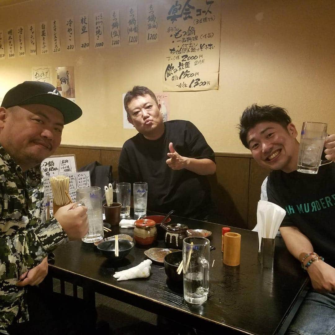 DJ FUKUのインスタグラム：「楽しい時間は経つのが早い😂🤣 飯もうんまい🥓酒もうんまい🍶 いつもありがとうございます😊 #吉本新喜劇 #烏川耕一 #レイチェル #djfuku」