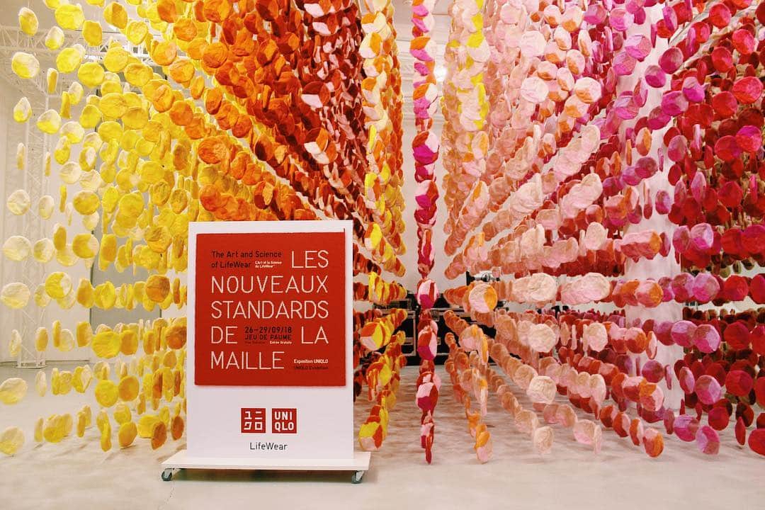 UNIQLO UKさんのインスタグラム写真 - (UNIQLO UKInstagram)「A few shots from our annual LifeWear exhibition “The Art and Science of LifeWear: Creating a New Standard in Knitwear” in Paris. This is the main room “Knit in a Hundred Colours” showcasing our knitwear in a kaleidoscope of colours.  #uniqlo #uniqlolifewear #liveuniqlo #lifewearday」9月29日 0時32分 - uniqlo_uk
