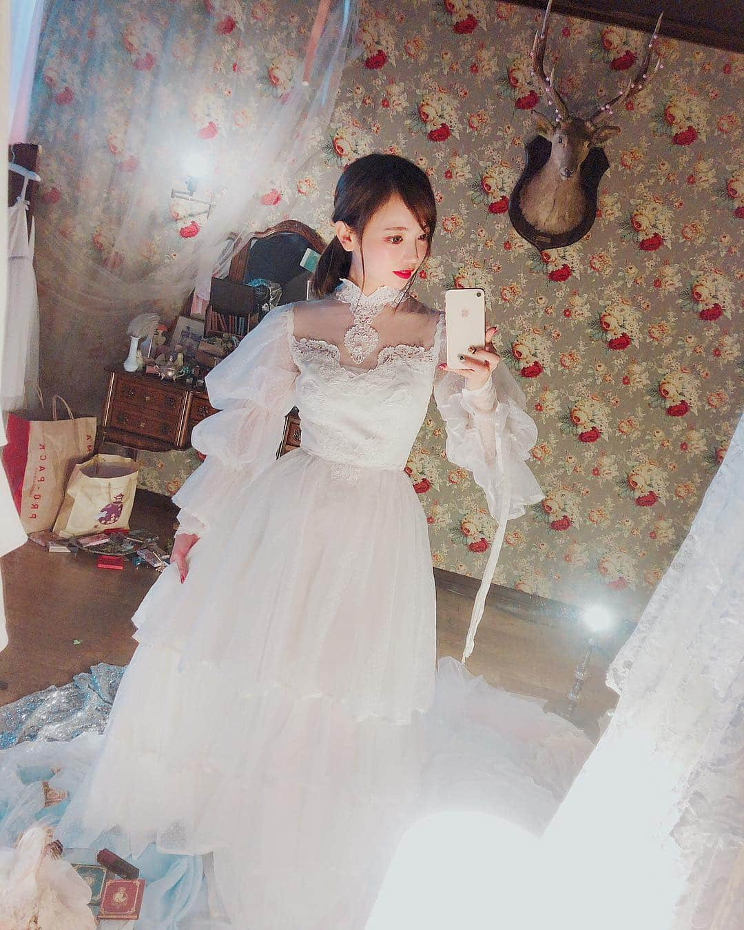 鎌田紘子さんのインスタグラム写真 - (鎌田紘子Instagram)「#コスミィ #童話コスメ #初音ミク #双木昭夫 #ナミッキー #コスメ好き #ドレス #dress #こすめ💄 #なまいきりぼんスタジオ2 #なまいきりぼんスタジオ #純白ドレス #白ドレス #드레스 #화이트 #귀여운 #화장 #ボルドーメイク #ボルドー #ボルドーリップ」9月29日 0時29分 - hirokokamata12