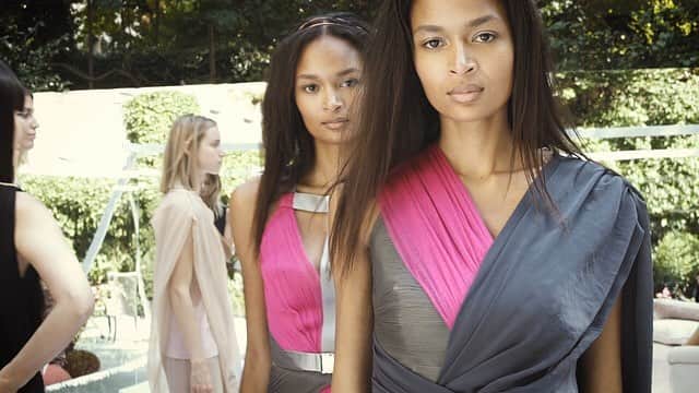ヴィオネのインスタグラム：「Vionnet | Still Frame from the Spring Summer 19 Art Performance Fashion Presentation Backstage Video | by Jonathan Emma @jonathan_emma_whitepaper  Make-up and nails courtesy of @inglot_cosmetics @inglot_italy  Hair courtesy of @beppedeliaofficial @beautick_official  Vionnet sneakers made by @blackdioniso . #vionnet #vionnetparis #madeleinevionnet #mfw #ss19 #artperformance #fashionpresentation #instafashion #instastyle」