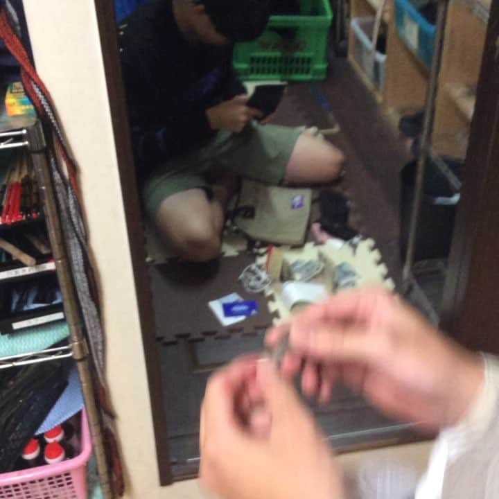 九州うまか 堺東店のインスタグラム：「こんばんは！ 今日はバイトの日常を動画にしてみました！ チャリの鍵をなくして全力で探している大マヌケです😂😂😂 #九州うまか堺東店 #堺東 #九州うまか #銀座通り商店街 #泳ぎイカ #石焼きもつ鍋 #もつ鍋 #九州料理 #地鶏 #地酒 #個室 #居酒屋 #グルメ #宴会 #女子会 #男子会 #合コン #コンパ #飲み放題 #コース #割引 #特典 #送別会 #歓迎会 #ビアガーデン  #followme #instafood #likeforlike #photoooftheday」