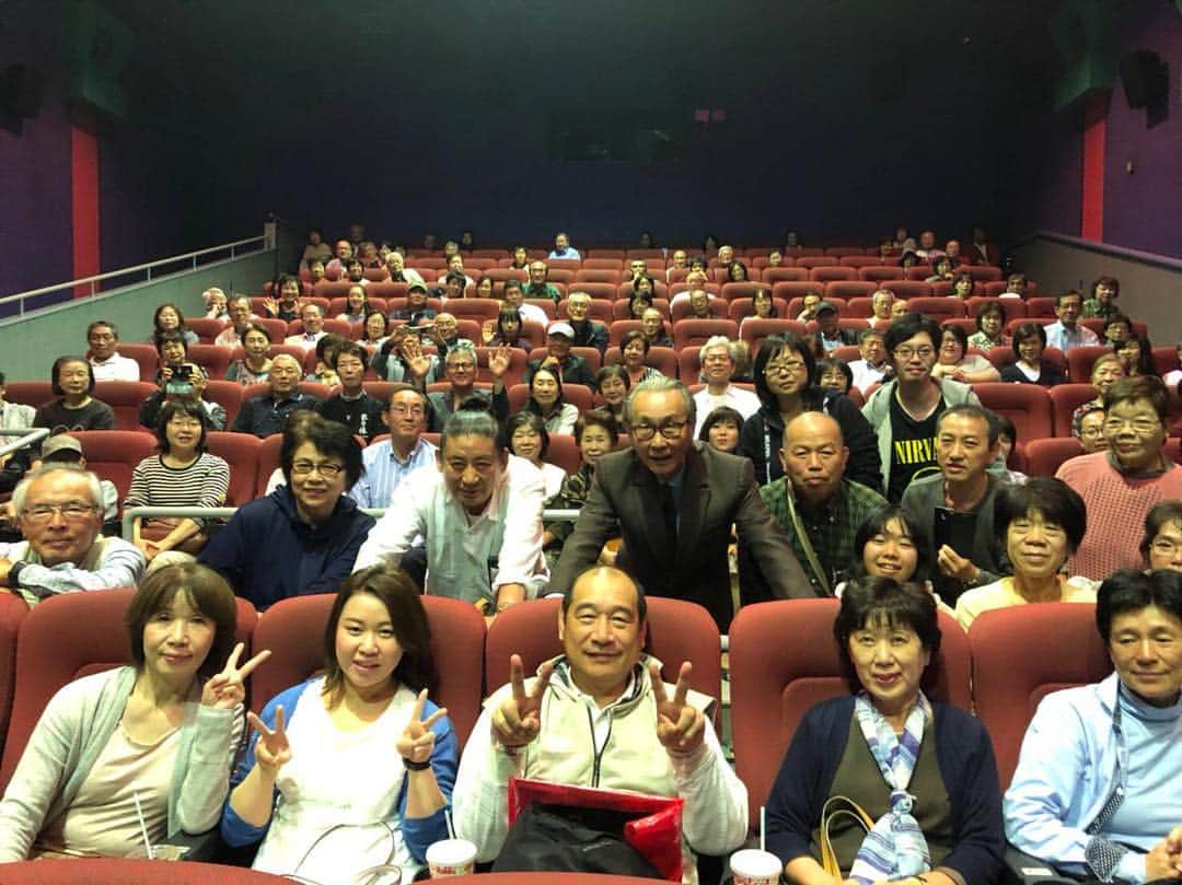 木村大作のインスタグラム：「上映後にお客さんと撮影。  #散り椿  #ファボーレ富山」