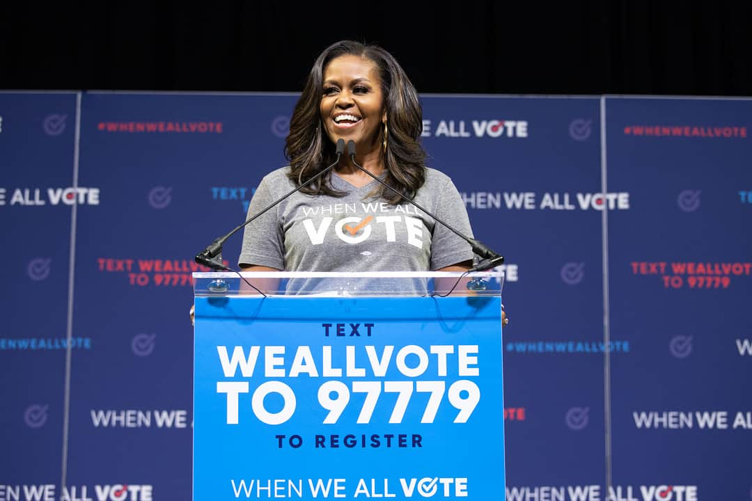 ミシェル・オバマさんのインスタグラム写真 - (ミシェル・オバマInstagram)「Thanks to every single one of you — from Wyoming to Arizona to Tennessee — who joined the @WhenWeAllVote Week of Action, getting our families, friends, and neighbors registered and ready to vote on November 6th. I believe we need to help every single American feel like voting is a part of who they are, in this election and every election. It should feel like we’re speaking up for ourselves and our families and what we believe in.  In these last few weeks before Election Day, let’s all get out there and make sure that everyone we know is voting on behalf of something that feels important to them —a candidate, an issue, a cause. Send them towhenweallvote.org or text WEALLVOTE to 97779 to get started. That’s how we can all do our part. Let’s get to work!」9月29日 7時53分 - michelleobama