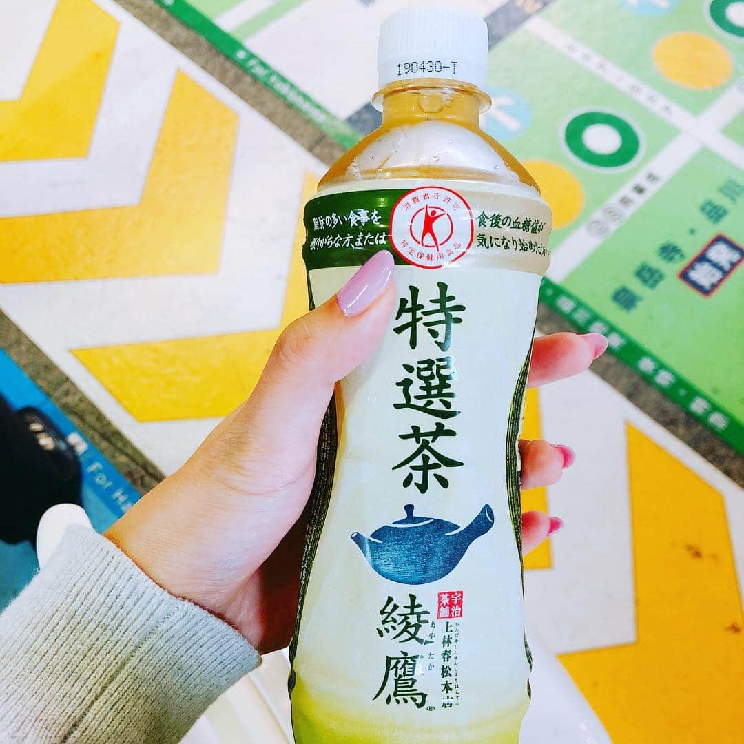 黒沢咲のインスタグラム：「うふうふ。  何日か前にセブンイレブンで綾鷹買ったら、綾鷹の新商品無料券もらったの！  そしてこちらが無料でゲットした新綾鷹❣️朝から得した気分(°▽°) #麻雀 #mahjong #黒沢咲 #朝からいい気分 #綾鷹 #ラッキー」