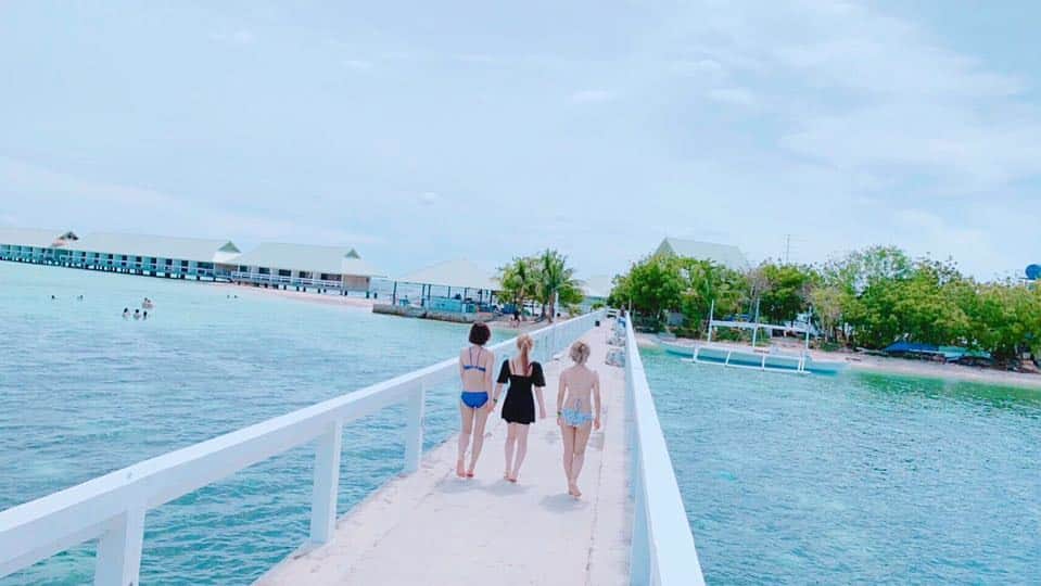くまみきさんのインスタグラム写真 - (くまみきInstagram)「セブ島の海めっちゃきれいだったなー🌴💕 全然動画撮るつもりなかったのに楽しすぎてめっちゃ撮ってきちゃった👙🤦‍♀️笑 #セブ島 #セブ島旅行 #女子旅 #海 #海外旅行 #フィリピン #cebu #sea #trip #philippines」9月29日 10時02分 - kumamiki