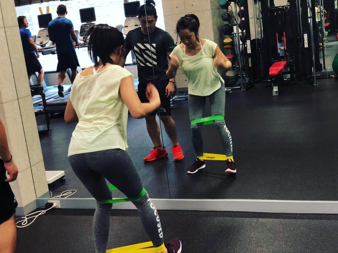 武田訓佳さんのインスタグラム写真 - (武田訓佳Instagram)「トレーニング再開🏋🏻‍♀️💕 3ヶ月ほどお休みしていた分、体脂肪率もかなーり戻っちゃった😭 リスタートです！ 今度体脂肪率とかも改めてちゃんと計測してもらおう。 ・ ぽんこつたけだのための、ゆるゆるメニューを依頼。← ダンベルも一番手前のかわいいやつ。笑 ・ ・ #training #トレーニング #workout #vady #筋トレ #シェイプアップ #ぽんこつトレ #ゆるゆるしてもらったのに #すでに今日ダメ人間 #声もれる系女子 #ゔぁ #ゔぅっ #うるさい系女子 #リスタート #気合いの表れ #シューズ #新調 #new #nike #✔️」9月29日 10時58分 - kunika0117