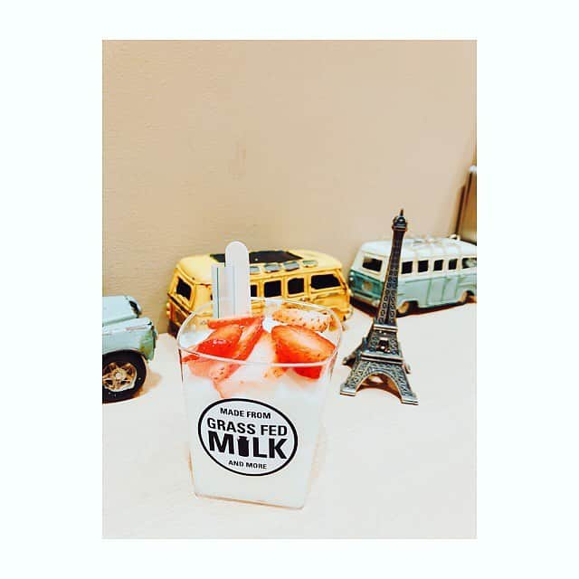 柏木由紀さんのインスタグラム写真 - (柏木由紀Instagram)「. 🥛🍓🥛🍓🥛 Milk❤︎❤︎❤︎ 🥛🍓🥛🍓🥛 . #sweets」9月29日 21時17分 - yukikashiwagi_official