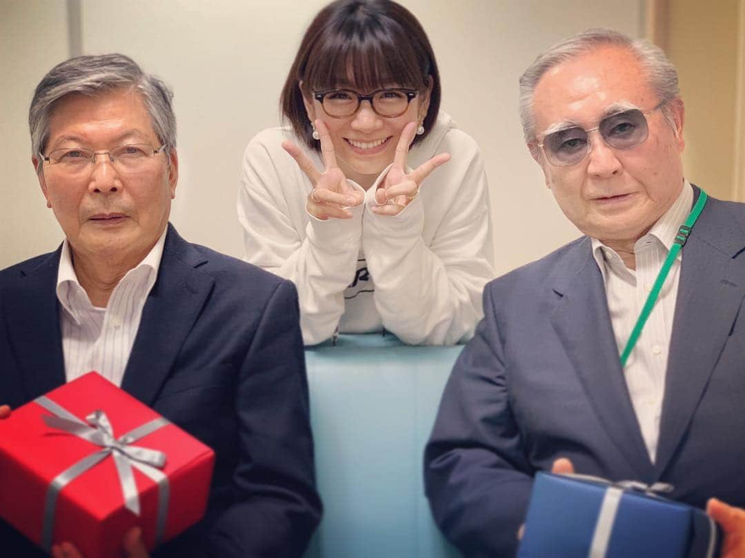 のインスタグラム：「プレゼントした時、あんなに喜んでくれてたのに…強面すぎて写真には写らない（笑） ・ レジェンドのお二人と一緒にお仕事できるなんて、光栄でしかないです！ ・ #時東ぁみ #nhkfm #ラジオマンジャック #若山弦蔵 さん #ショーンコネリー #seanconnery #ジェームズボンド #jamesbond #007 #羽佐間道夫 さん #シルベスタースタローン #sylvesterstallone #ロッキー #声優 #legend #伝説 #天国のパパに自慢」