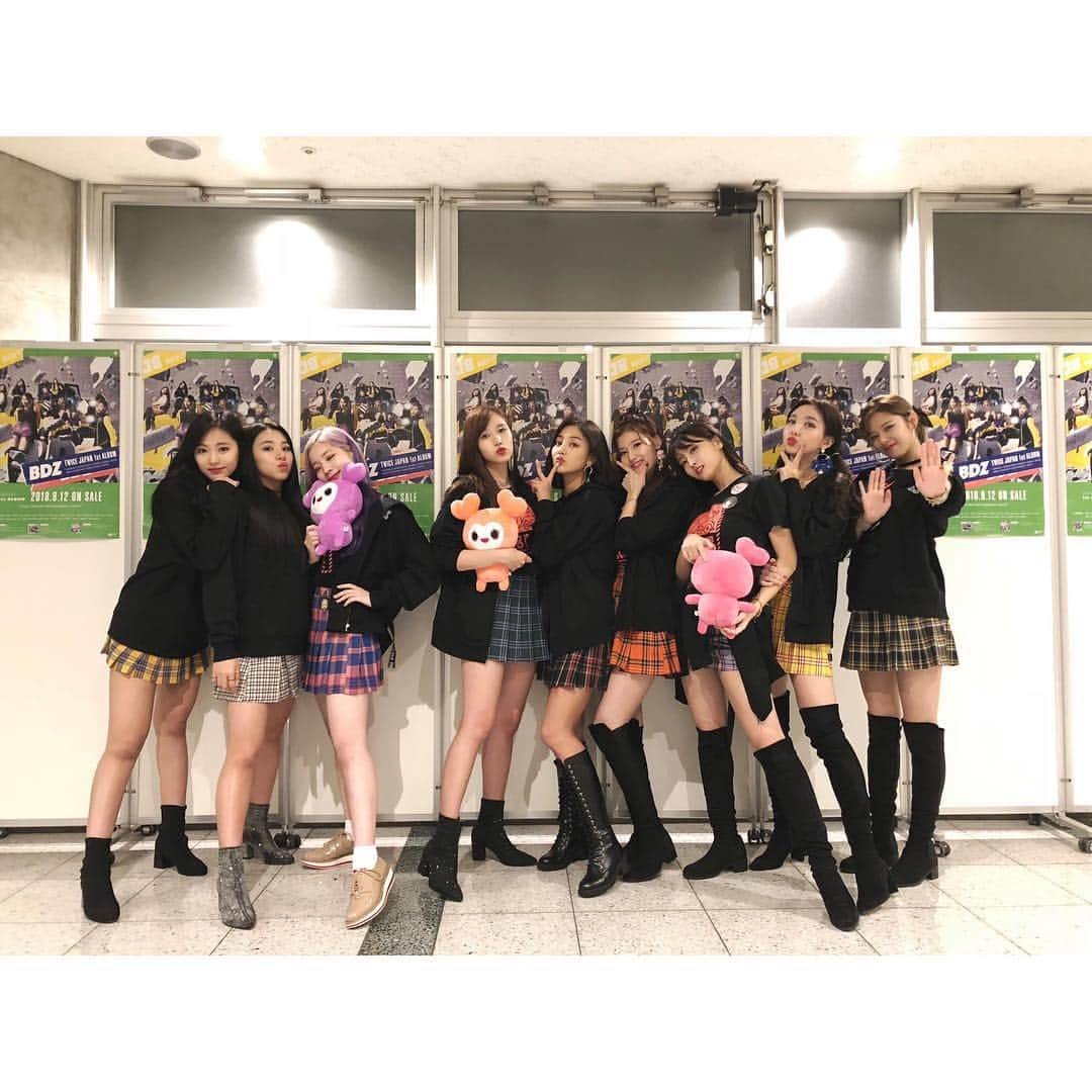 TWICE JAPANさんのインスタグラム写真 - (TWICE JAPANInstagram)「‪TWICE 1st ARENA TOUR 2018 “BDZ”@幕張初日！TWICE初のアリーナツアーがついに始まりました！初日の熱気で一つになったステージになりました。これからのツアーも楽しみにしてくださいね♪‬ #TWICE #BDZ ‬」9月29日 22時28分 - jypetwice_japan