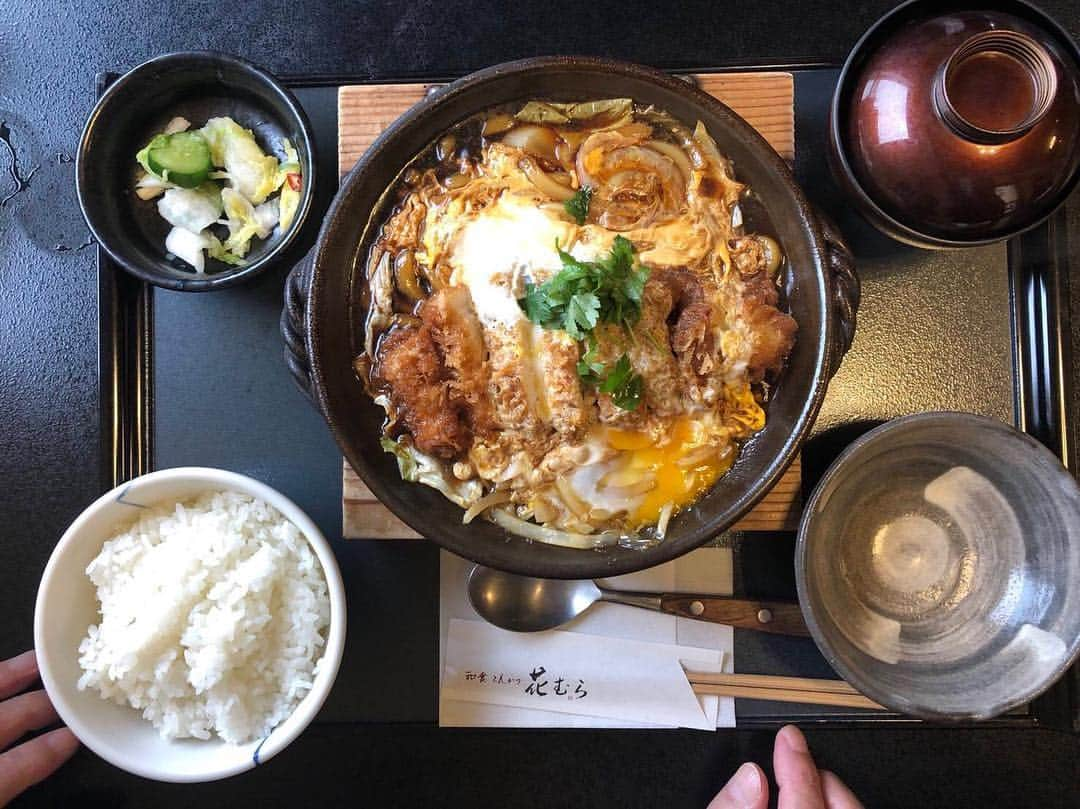 木村大作のインスタグラム：「台風に勝つ。 #かつ鍋定食 #台風24号」