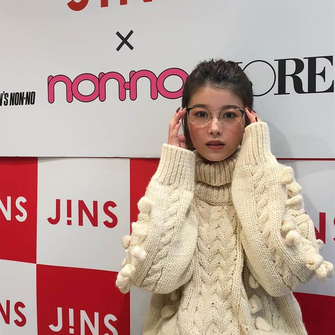 non-noさんのインスタグラム写真 - (non-noInstagram)「JINS×ノンノ馬場ふみかトークショー無事終了しました！ お足元の悪い中、たくさんの方にお越しいただきありがとうございました。 ふみふみのメガネとファッションについてのトーク、いかがでしたか？  事前抽選で選ばれた3人の読者の方にメガネをセレクトしたふみふみ。 それぞれの方にぴったりな一本を、悩みながら選んでくれました。 ノンノ11月号の巻頭には、さまざまなシチュエーションに合わせた、JINSのメガネをかけたふみかがたくさん！  ぜひチェックしてみてね。  #JINS #nonno_magazine  #nonno #ノンノ #馬場ふみか #ふみふみ #メガネ女子 #JINS渋谷店  #可愛すぎてごめんね #ふみふみのお気に入りはグリーンのハーフメタルフレーム #ふみふみとオソロにしちゃうのアリよりのアリだと思います  ニット @lillilly_official  スカート @lissi__boutique  ブーツ 私物 メガネ @jins_japan」9月29日 15時32分 - nonno_magazine