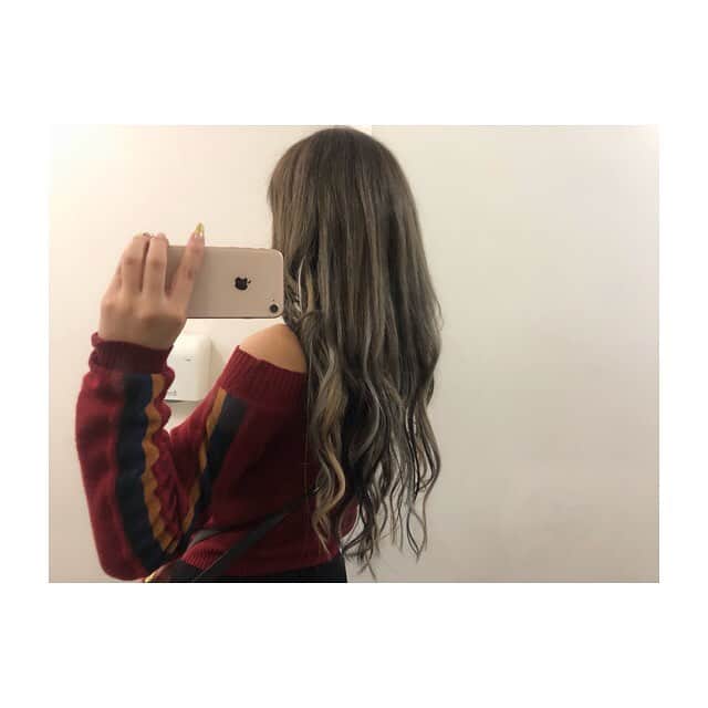 土屋怜菜（れいぽよ）さんのインスタグラム写真 - (土屋怜菜（れいぽよ）Instagram)「この前、大事なお仕事の前にL.O.G渋谷店に行ってきました🙌‬ ‪ゆうきくん担当です🙋💕‬ ‪髪は色落ちしちゃったから染めて、エクは3種類つけたよお〜‬ ‪いつも神な色にしてくれてありがとうございます〜✌️💕‬」9月29日 18時17分 - reipoyo_0411