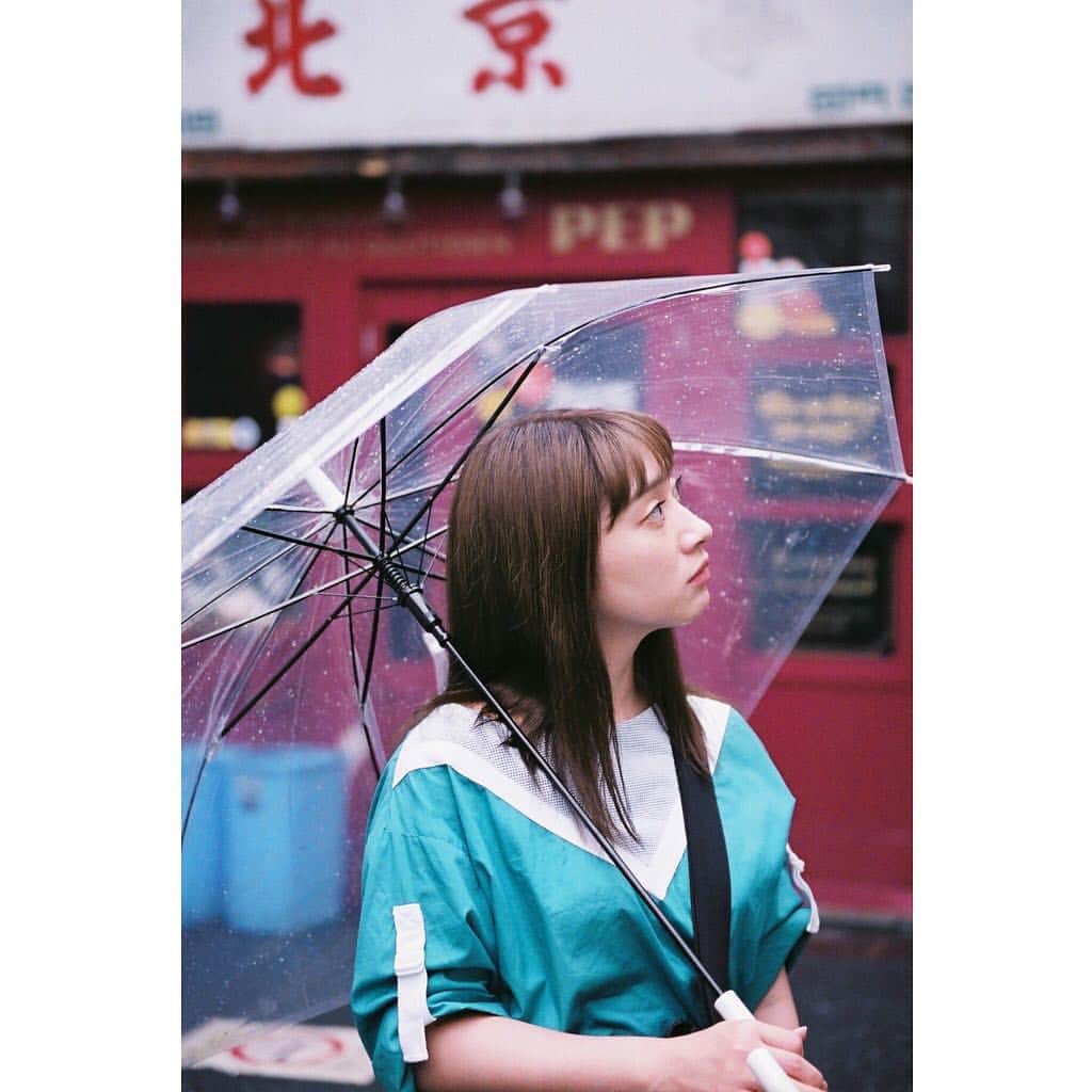 中塚智実のインスタグラム：「Photo  by @cotaroishii . . #photo #film #filmcamera  #写真 #フィルム #フィルムカメラ  #写真展 #photoexhibition #祐天寺  #yumyum #石井小太郎  #中塚智実」