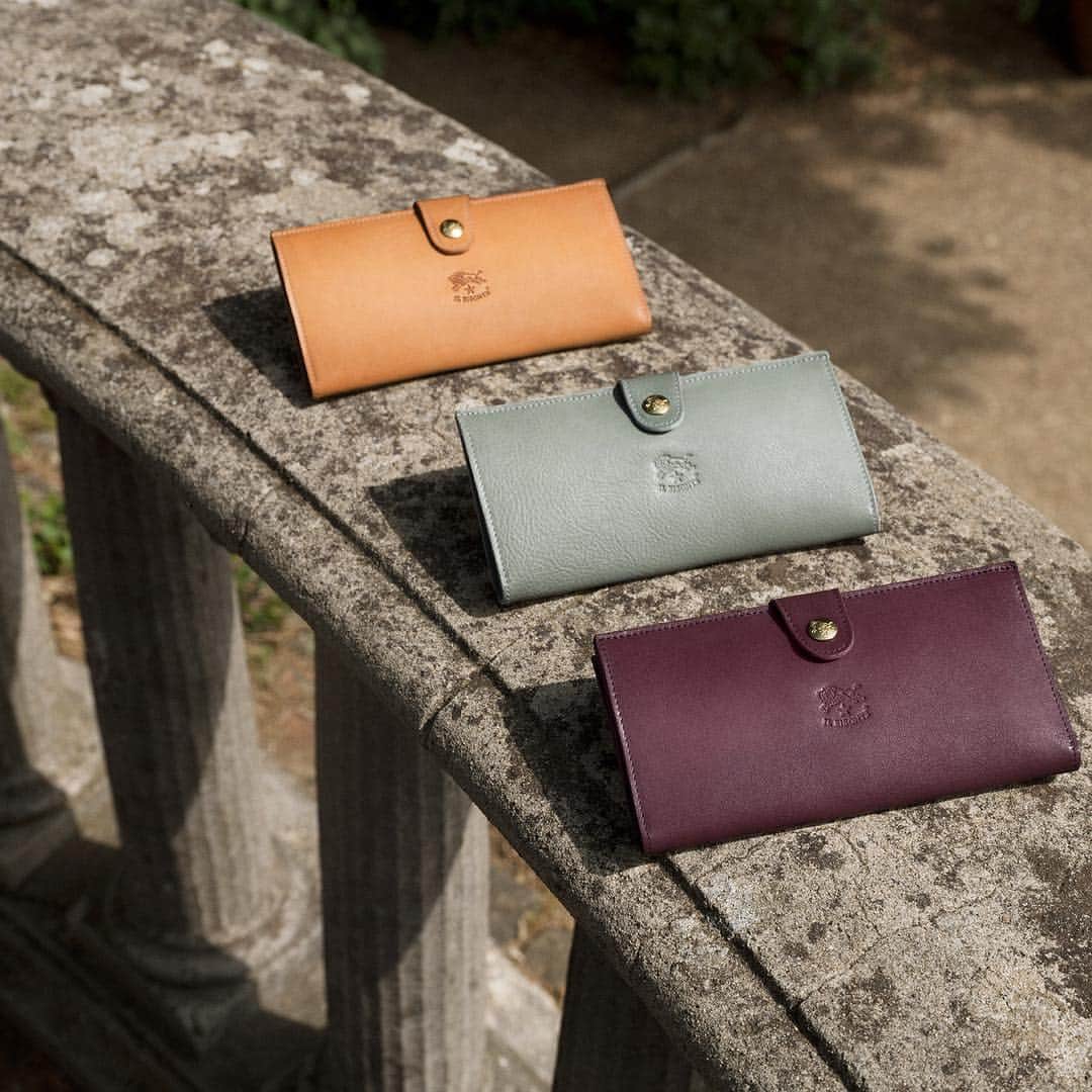 イルビゾンテのインスタグラム：「Good things come in small packages. 👛 Luxury will be more than just a state of mind with our assortment of premium small leather goods, featuring supple leathers and exquisite attention to detail. Have a look, LINK in BIO. ☆ #ILBISONTE」