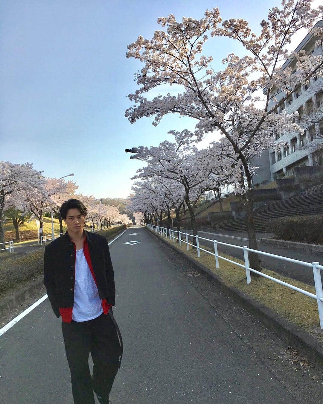鈴木伸之さんのインスタグラム写真 - (鈴木伸之Instagram)「PRINCEOFLEGEND 放送日近づいてきました‼︎✨ まだ撮影中は桜の季節🌸 懐かしいなあ！ いろんな思い出があります😙」9月29日 20時33分 - nobuyuki_suzuki_official